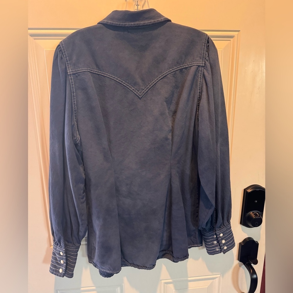 Wrangler Women’s Dark Blue Button Down Shirt - Picture 2 of 3